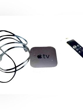 Apple TV 4K A1842 32GB Streaming Media Player Siri Remote HDMI